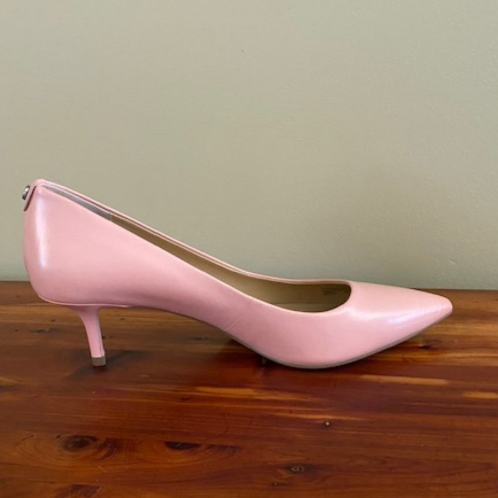 Michael Kors pink pumps Size 8